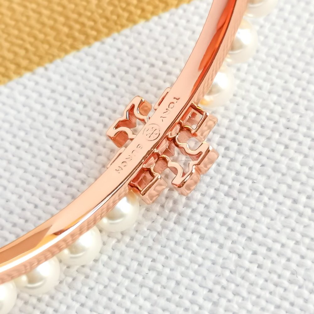 ❤️❤️ New Tory Burch Rose Gold Pearl Logo Embellished Cuff Bangle - Picture 3 of 3